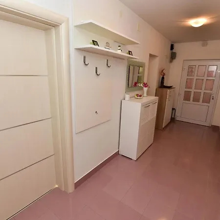 Apartments By The Sea Rtina - Miletici, Zadar - 11548 Apartment Razanac